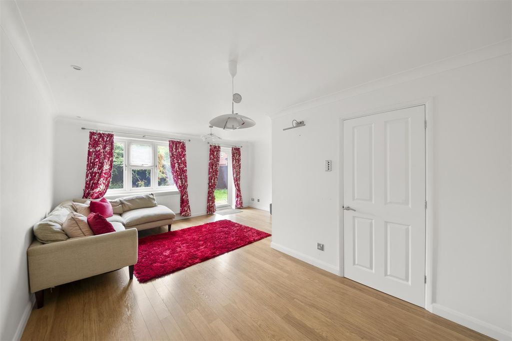 Property photo 2 of 16 LI 2