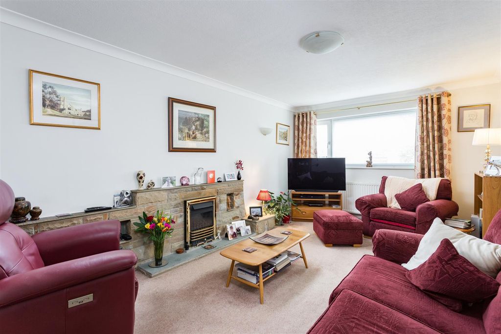 Property photo 2 of 18 12 Wynmore Crescent-06.Jpg