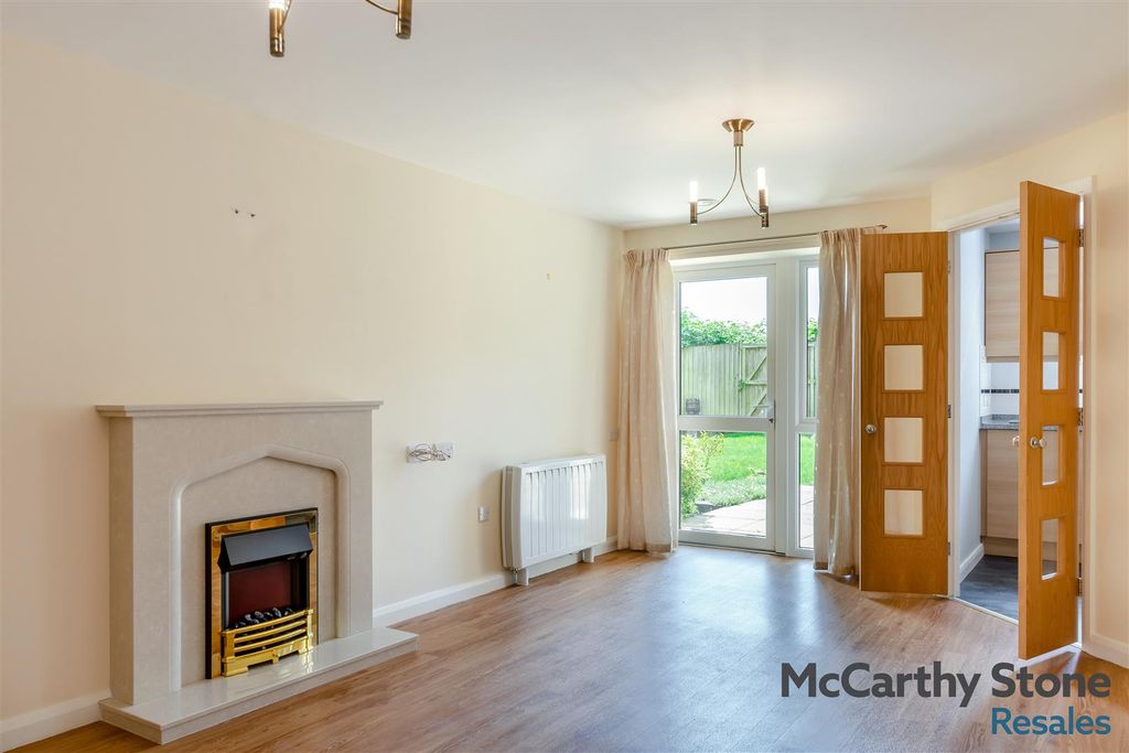 Property photo 2 of 22 8693095-Interior07.Jpg
