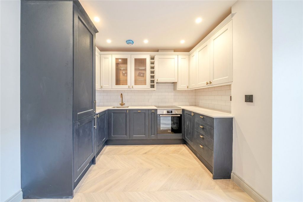 Property photo 2 of 17 Picture No. 15