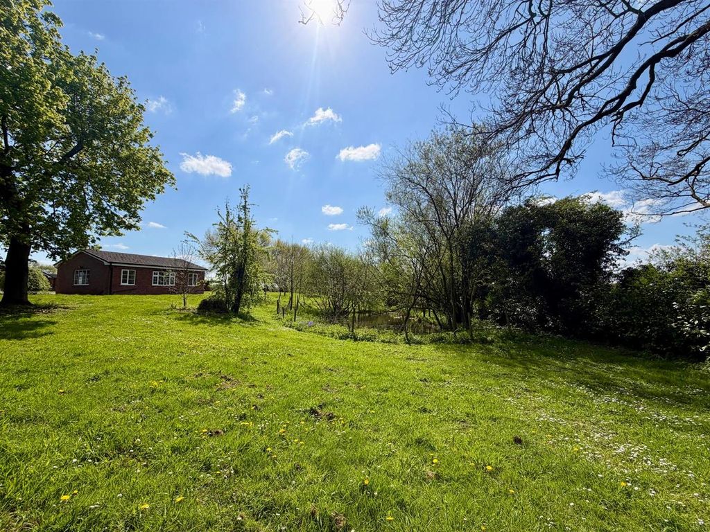 Property photo 1 of 19 External