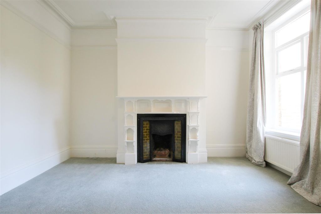 Additional image 4 of 6 bed town house to rentTenison Road, Cambridge CB1