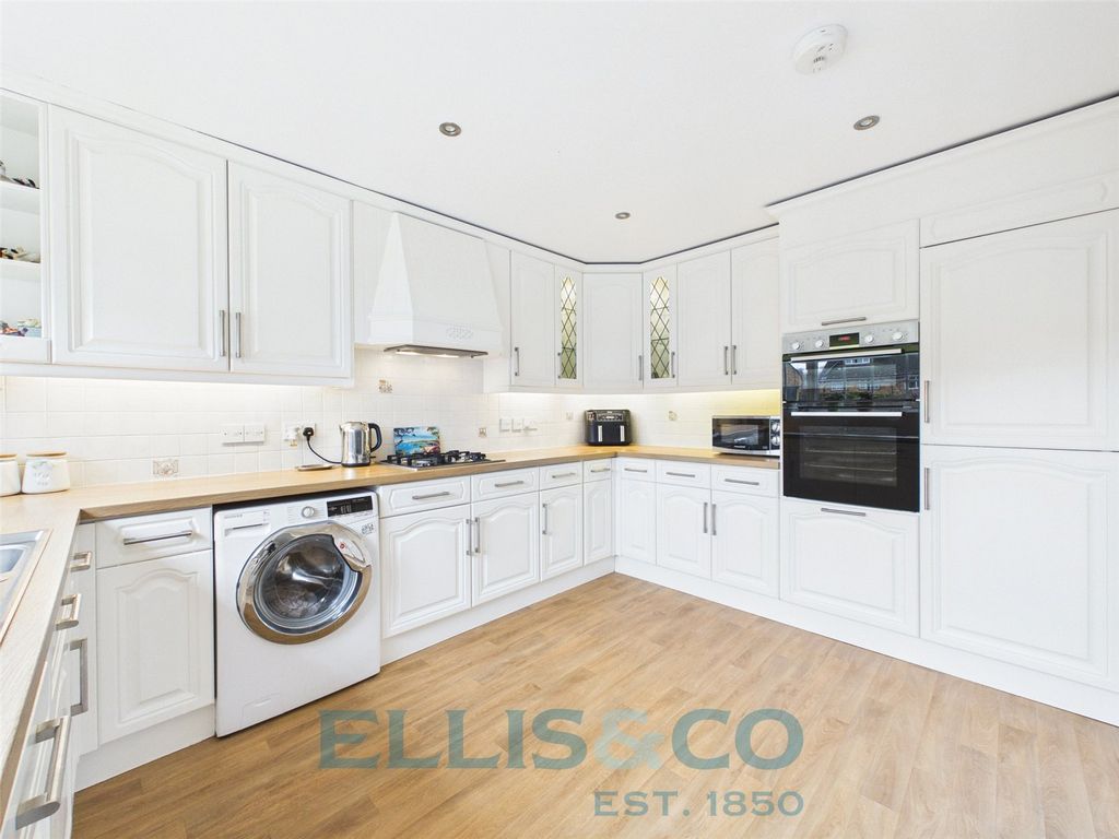 Property photo 2 of 13 Picture No. 15