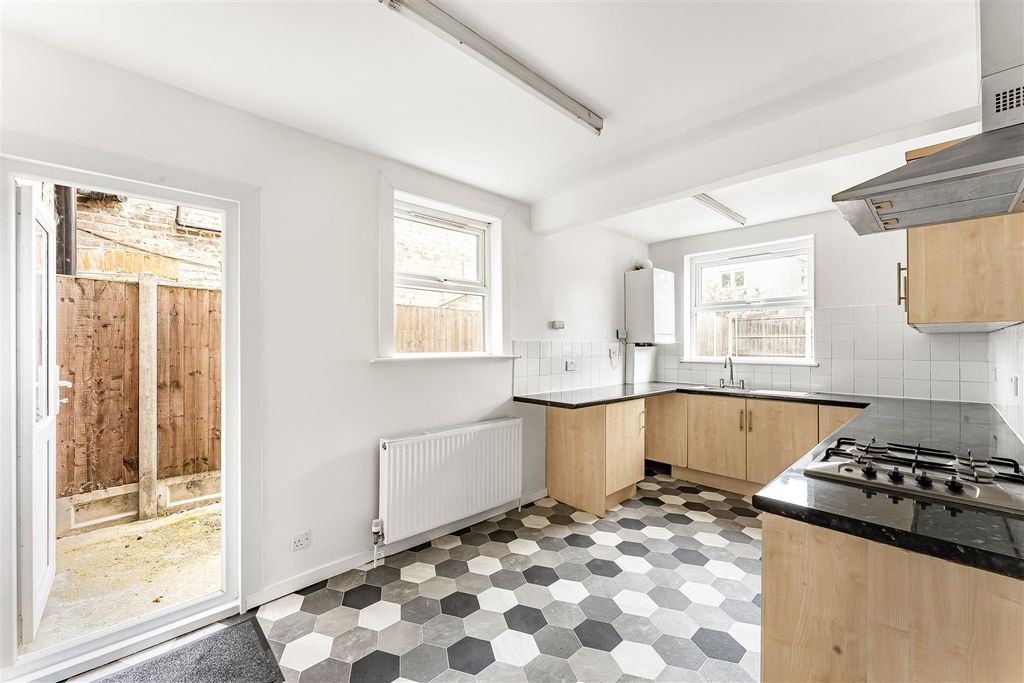 Property photo 3 of 21 3