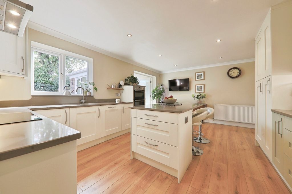 Property photo 2 of 21 4528115