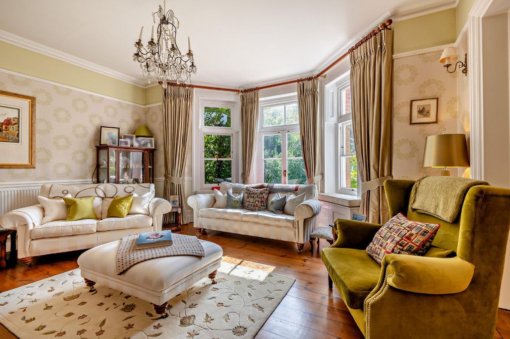 Property photo 2 of 21 Sitting Room