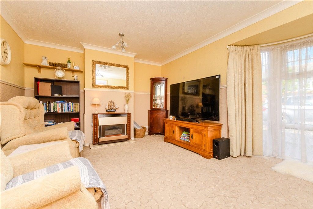 Property photo 2 of 9 Lounge