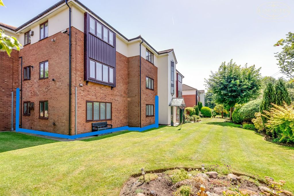 Property photo 1 of 18 Apartment Block & Gardens