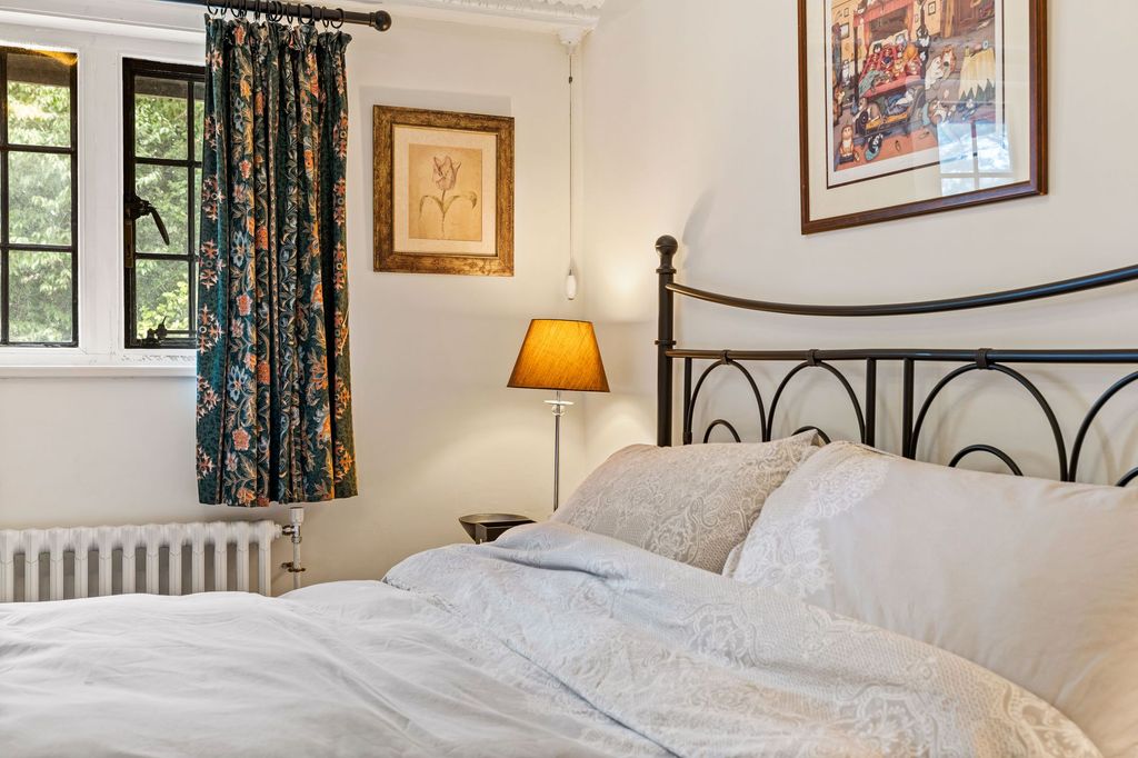 Additional image 25 of 5 bed property for saleShip Street, East Grinstead RH19
