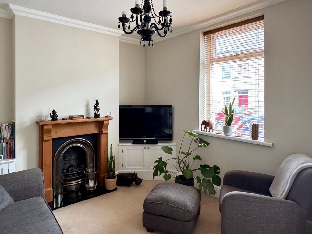 Property photo 2 of 15 Lounge