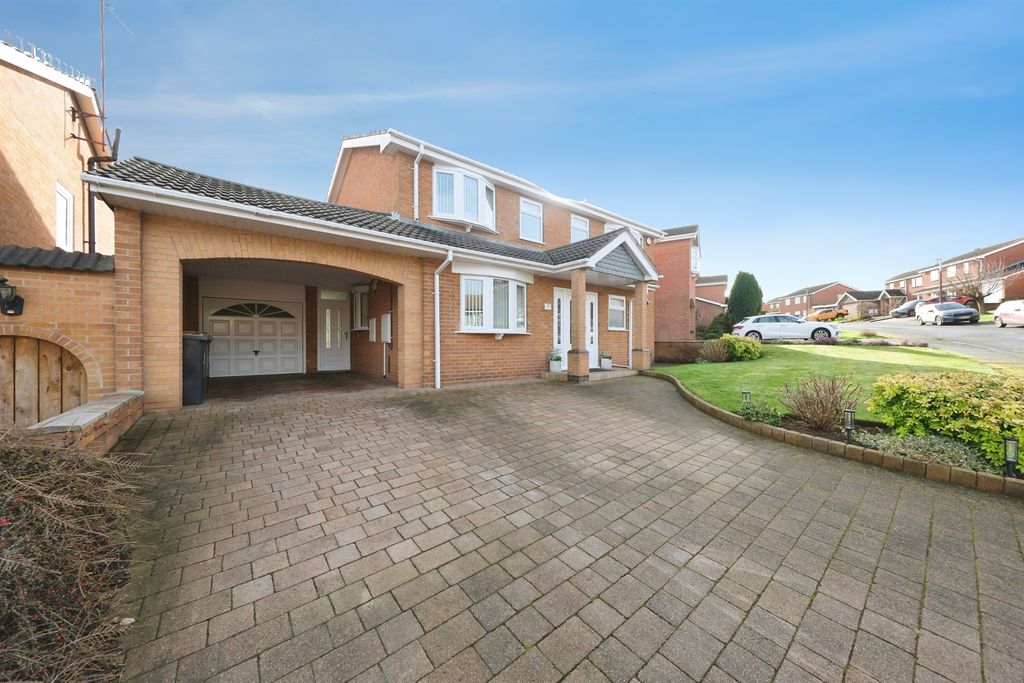 Property photo 2 of 32