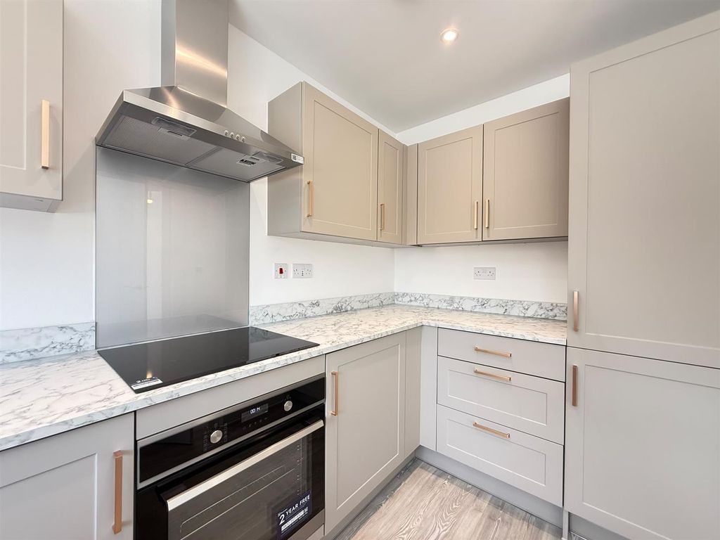 Property photo 3 of 11 Kitchen 2.Jpg