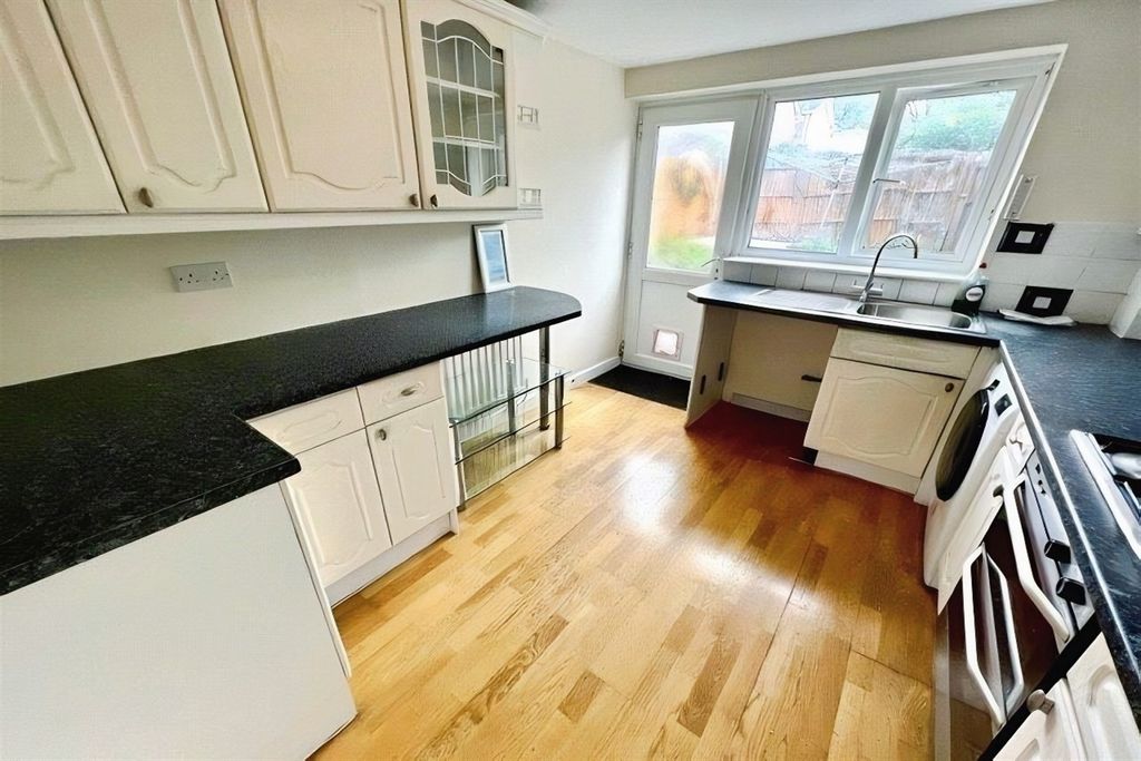 Property photo 2 of 11 (Thumbnail)