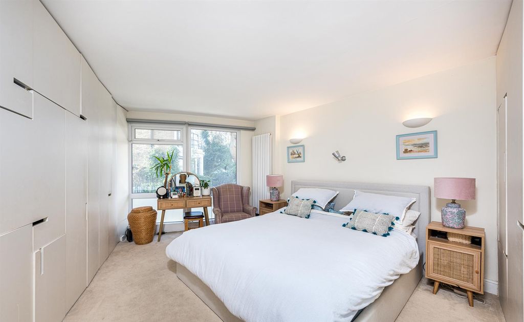 Property photo 3 of 17 Gledhow Gardens 2_31-7-2. Low Res.Jpg