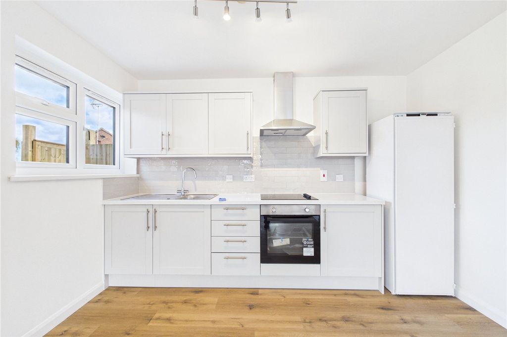 Property photo 3 of 12 Kitchen