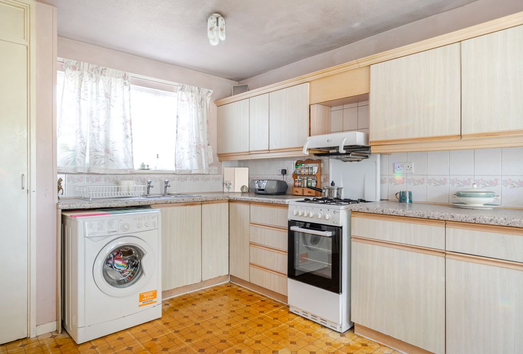 Property photo 2 of 14 Kitchen