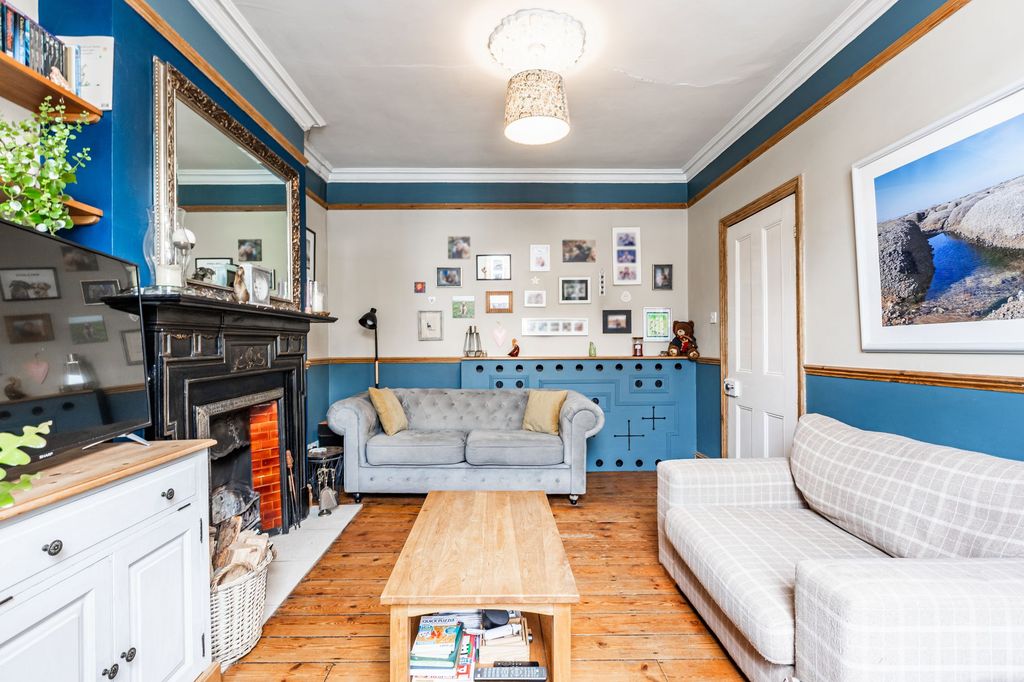 Property photo 2 of 17