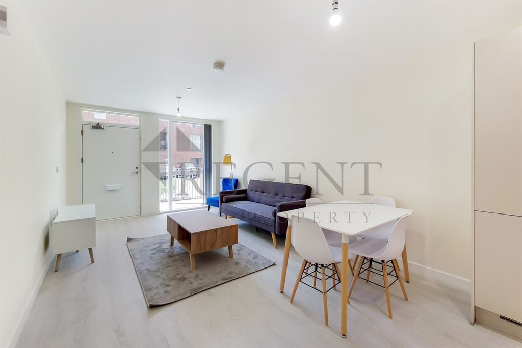 Property photo 2 of 10 Reception