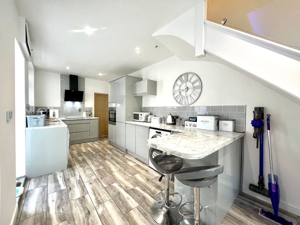 Property photo 3 of 38 Edbbe680-7De3-4Ada-B301-Fb978Fbfcf38.Jpeg