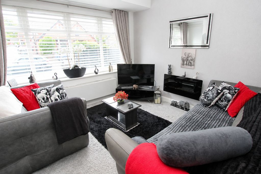 Property photo 2 of 32