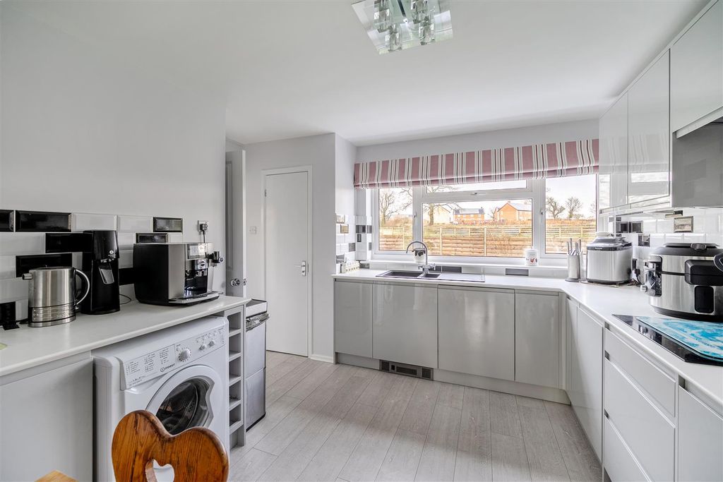 Property photo 3 of 15 Kitchen