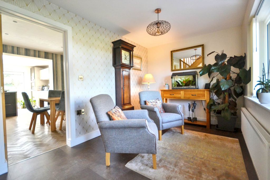 Property photo 3 of 33