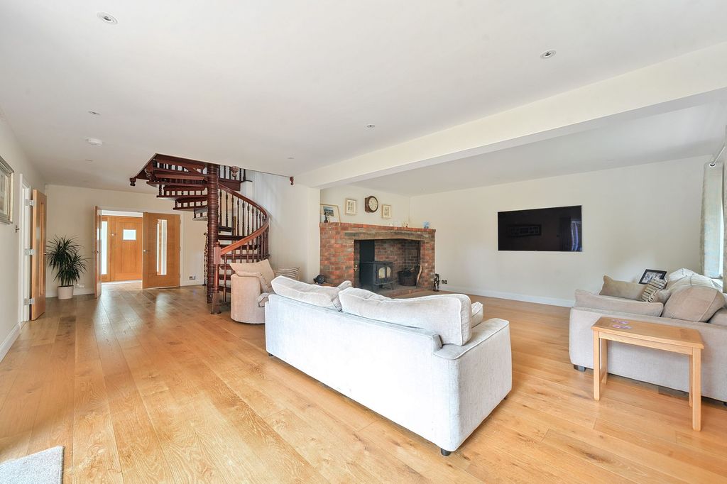 Property photo 3 of 25 Reception