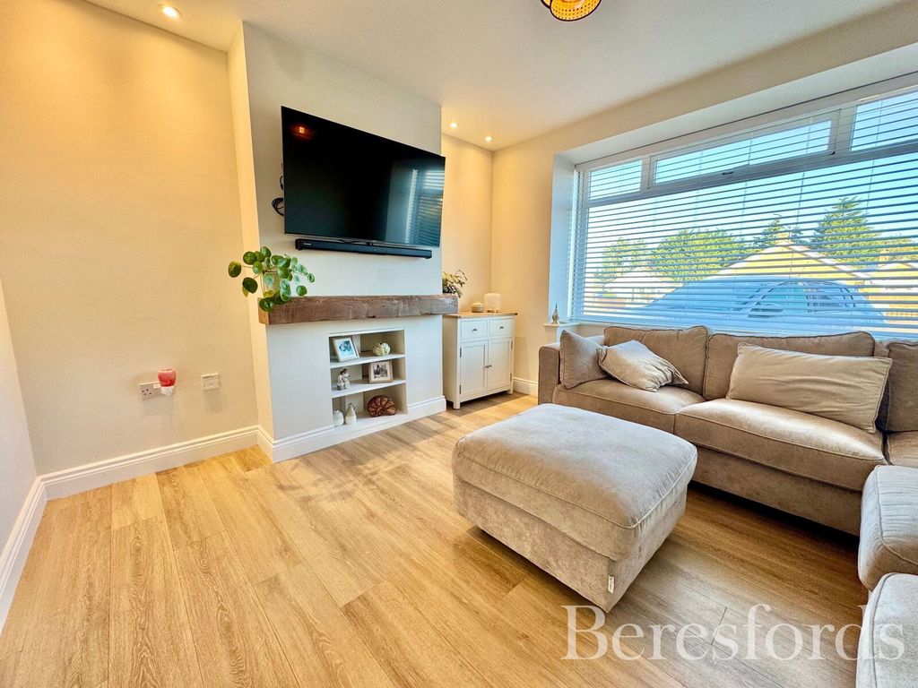 Property photo 3 of 16 Picture 3