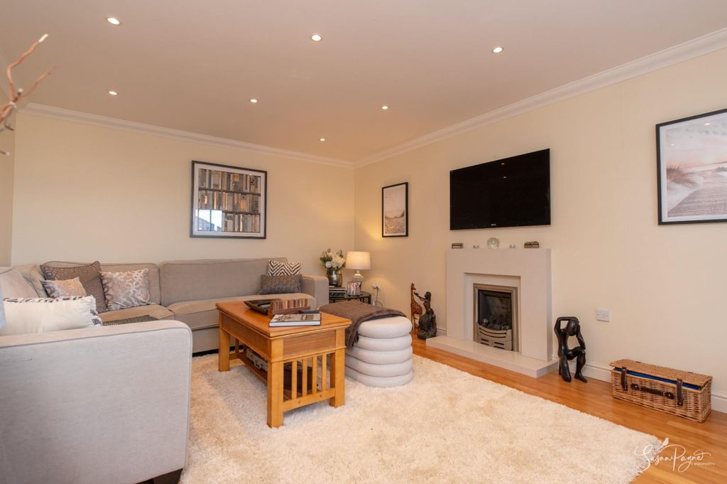 Property photo 3 of 37 Sitting Room