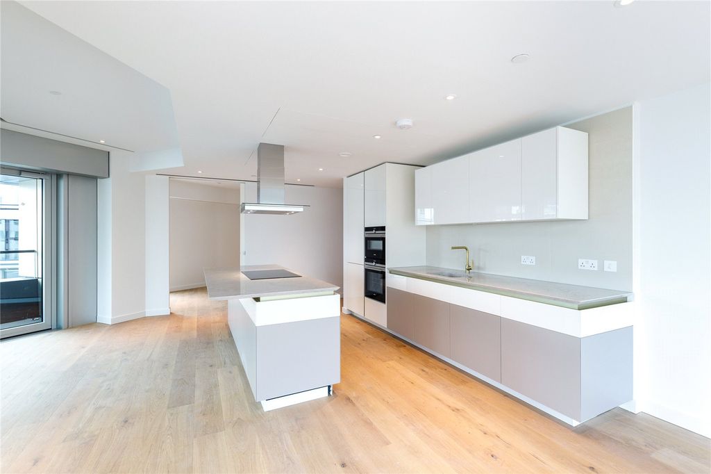 Property photo 2 of 12 Alder House