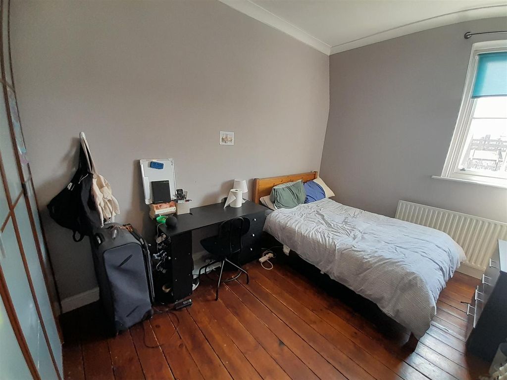 Property photo 2 of 4 2. Bedroom 1.Jpg