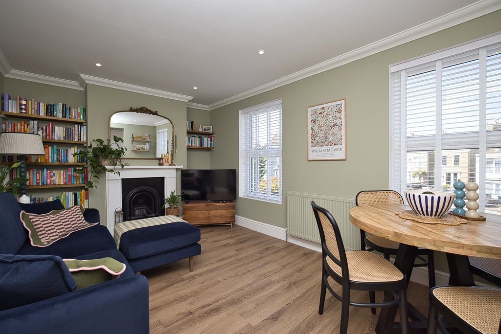 Property photo 2 of 11 Picture 2