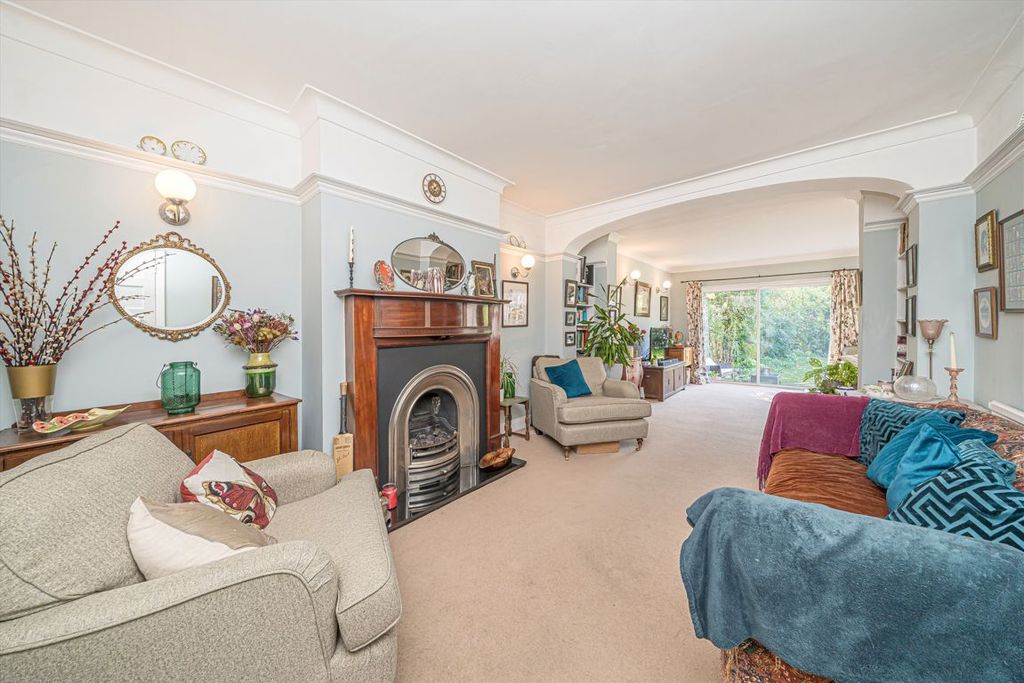 Property photo 3 of 12