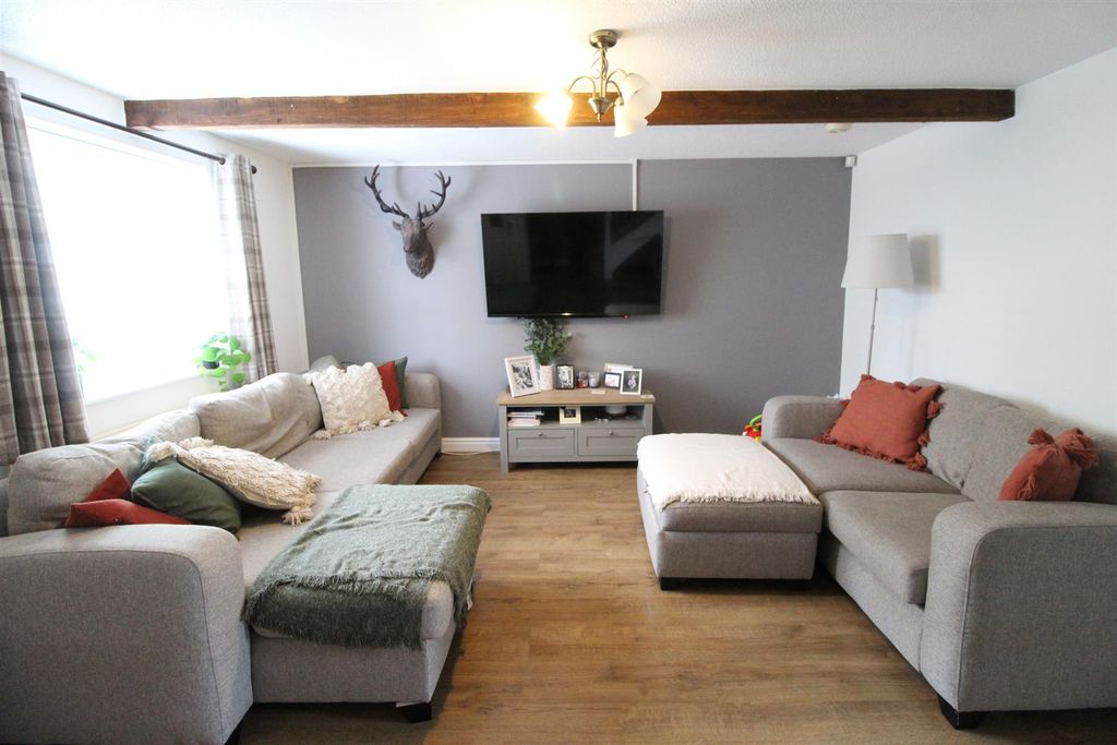 Property photo 2 of 13 Lounge
