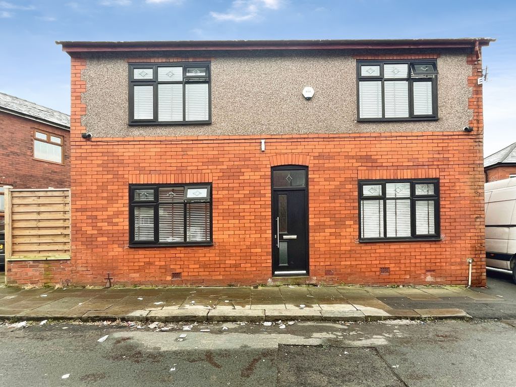 Property photo 1 of 17 External