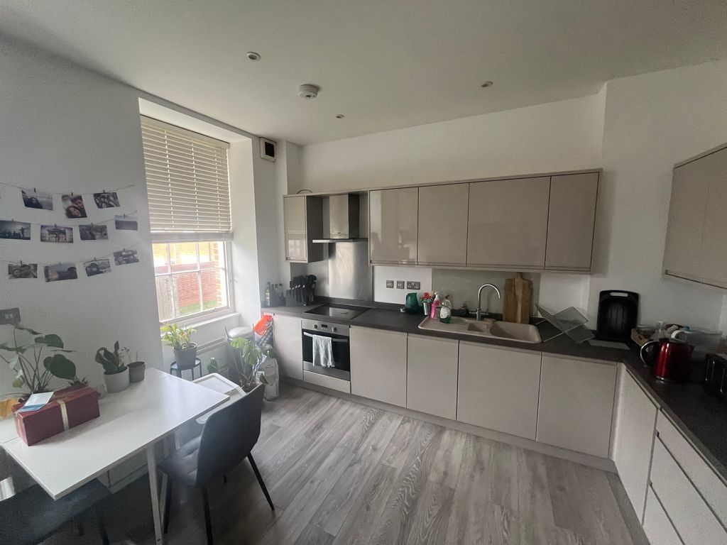 Property photo 2 of 5 Kitchen