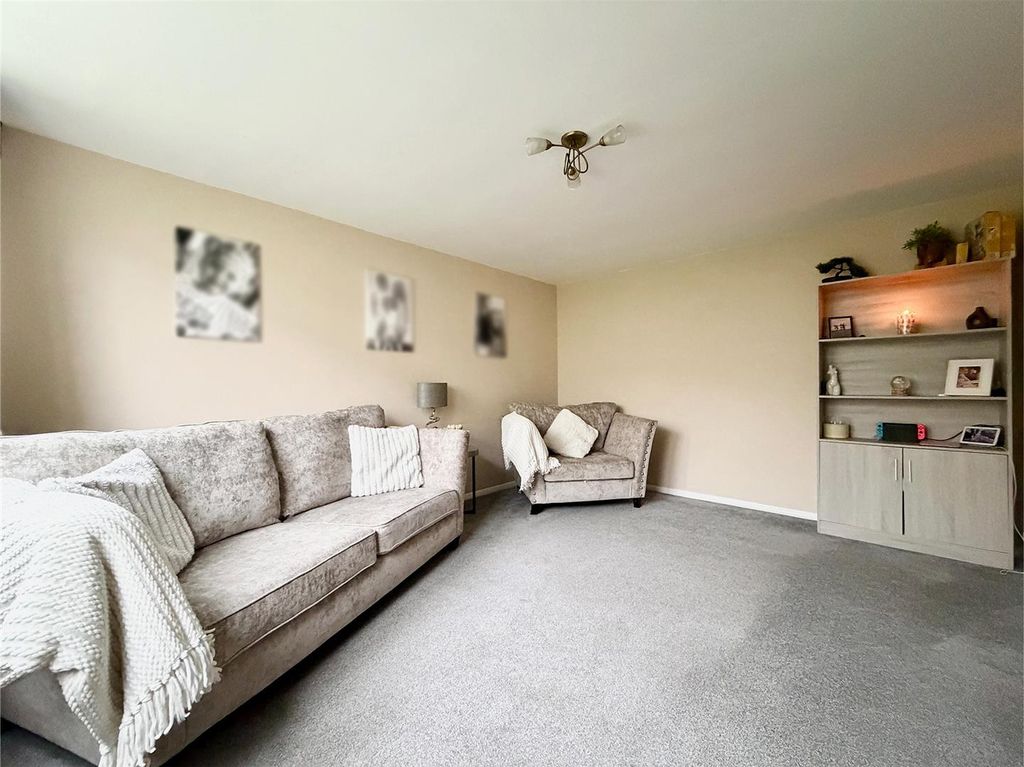 Property photo 2 of 13 Lounge