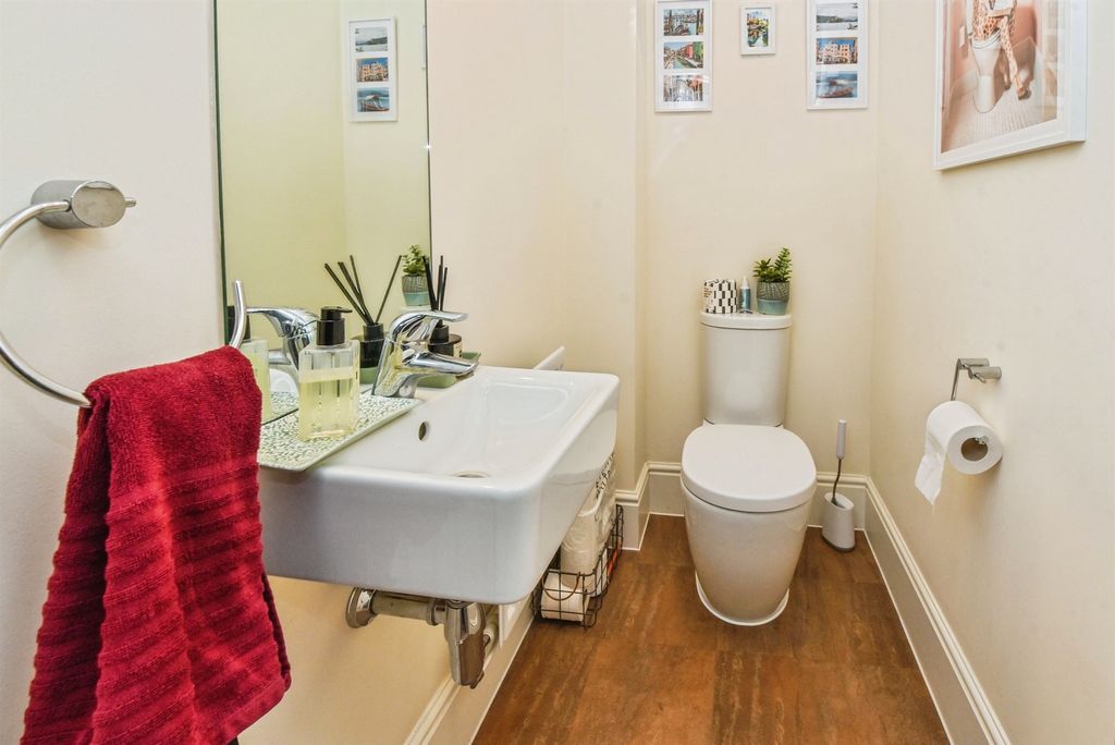 Property photo 2 of 23