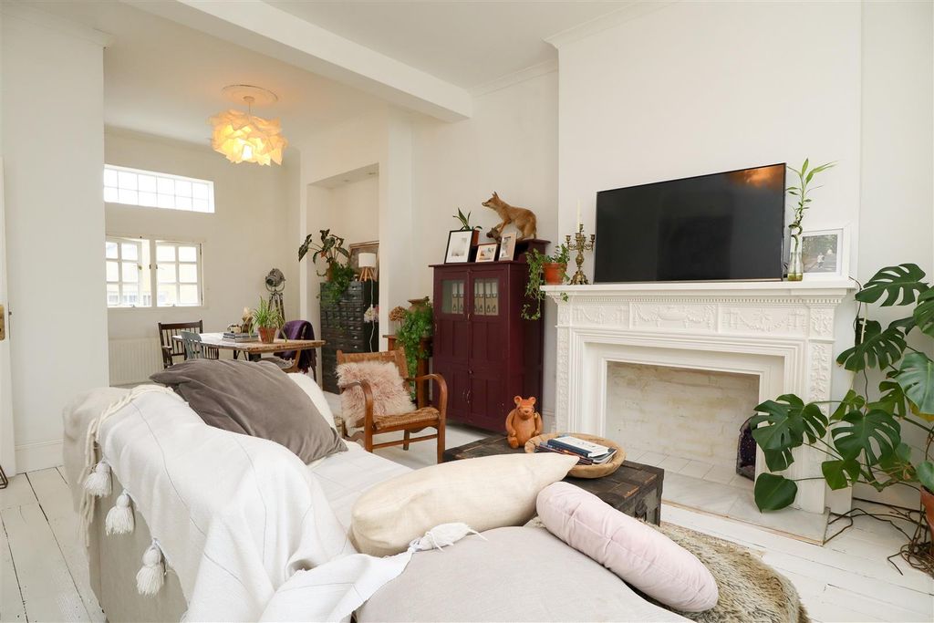 Property photo 2 of 14 Living/Dining Room