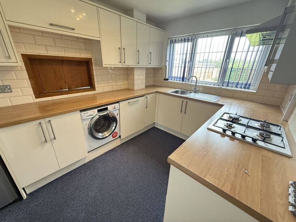 Property photo 2 of 10 Kitchen