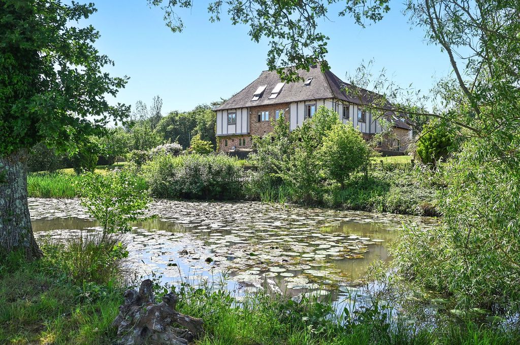 Property photo 3 of 42