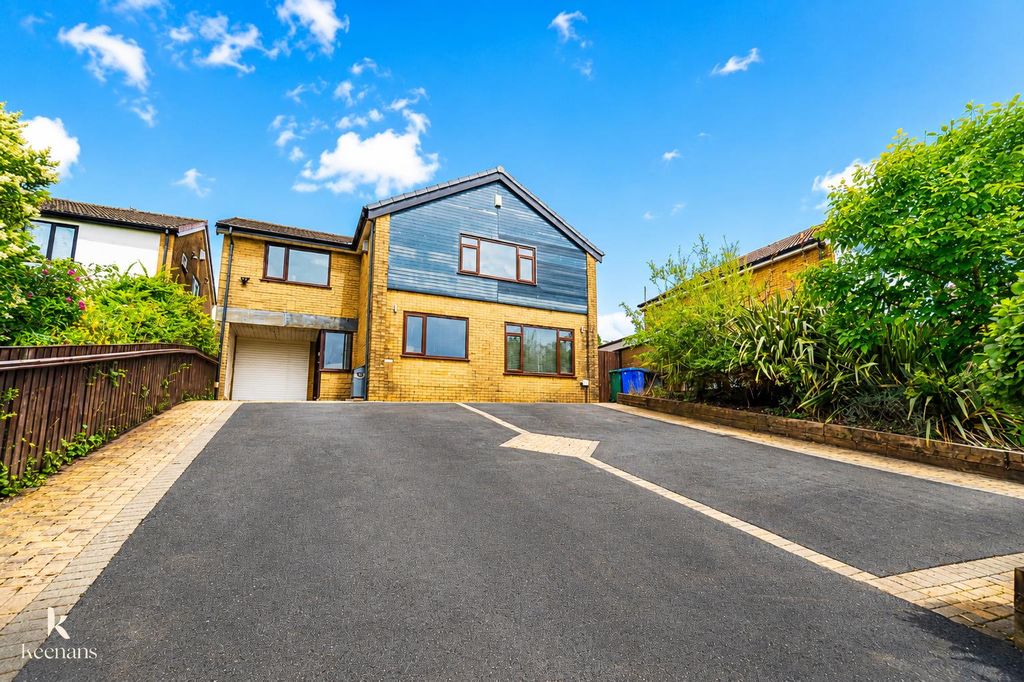 Property photo 1 of 32