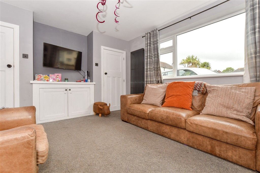 Property photo 3 of 10 Lounge