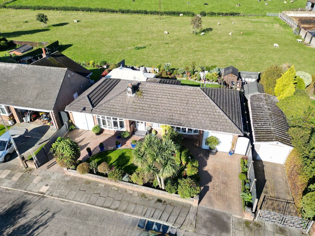 Property photo 1 of 32