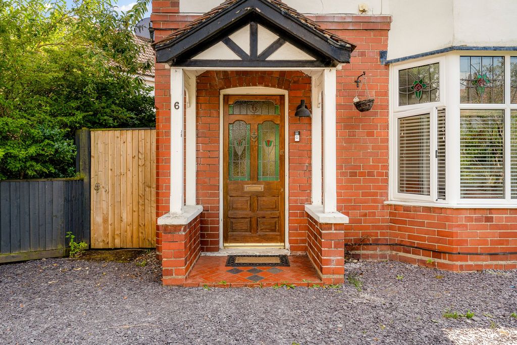 Property photo 2 of 20