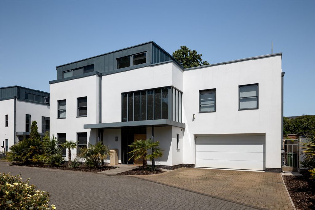 Property photo 1 of 19 Image