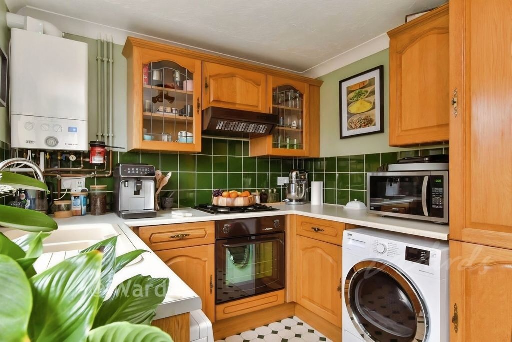 Property photo 2 of 9 Carpenters Kitchen