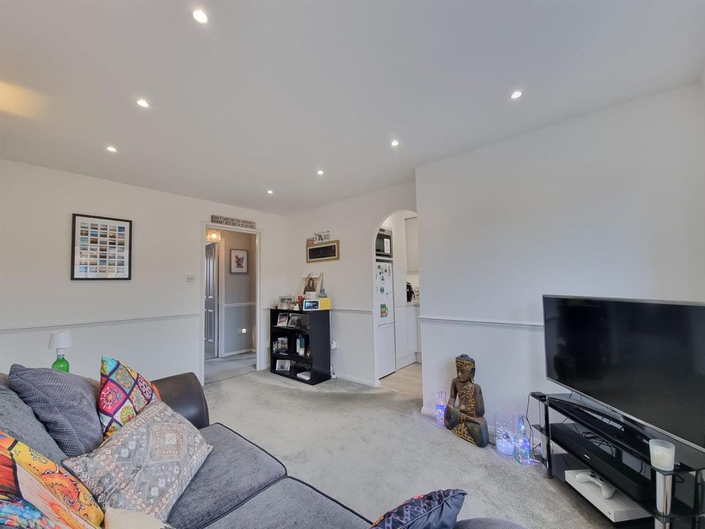 Property photo 3 of 12