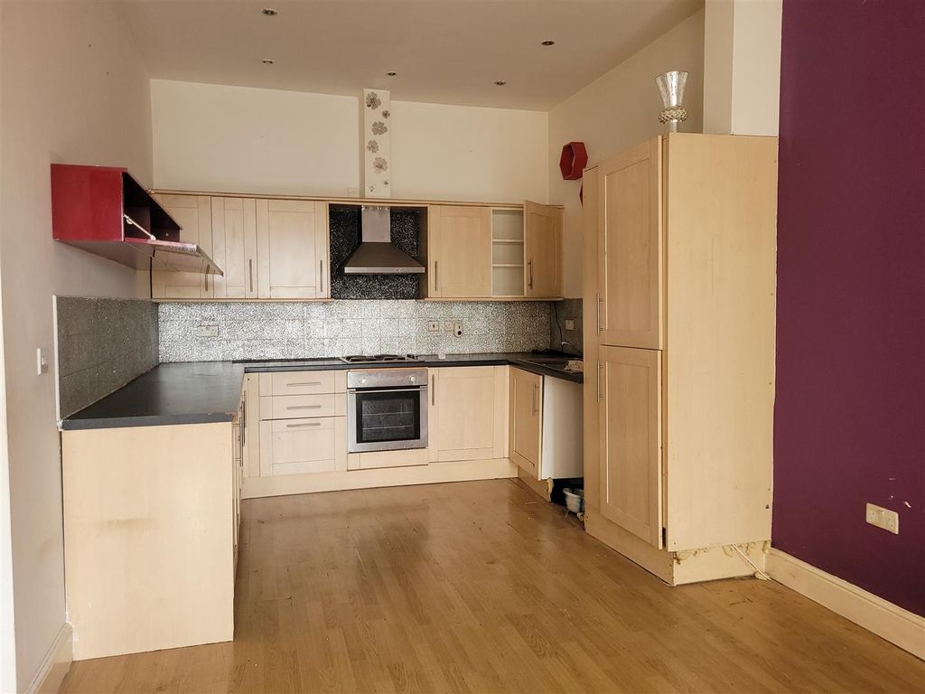 Property photo 1 of 9 Open Plan Lounge/Kitchen