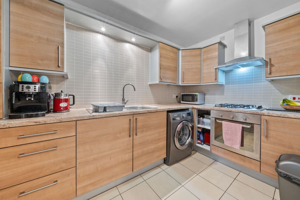 Property photo 3 of 27